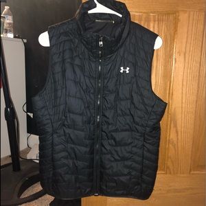 Under Armor black vest!!